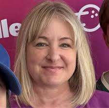 I'm so confused. I'm just starting this whole keto thing and I can't figure  out if I should eat fruit or not.