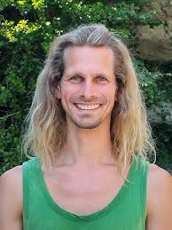 Salam and hello everyone in this fabulous group! *waves enthusiastically* A  big, warm thank you for welcoming me aboard! I'm Halimah, I'm from  Australia