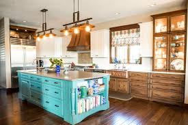 beautiful tri color kitchen