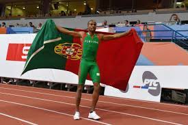 His 17.79 m (58 ft 4 + 1 ⁄ 4 in) in early 2014 was the best triple jump of the year. Nelson Evora Responde A Picardia De Pichardo Sou Filho De Africanos Percebo Crioulo Percebo Frances Mas Expresso Me E Em Portugues Atletismo Sapo Desporto