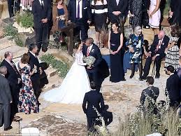 No, american actress allison howell williams is the daughter of former nbc nightly news anchor and managing editor brian williams and tv producer jane gillan stoddard. Allison Williams Is Walked Down The Aisle By Her Father Brian To Marry Ricky Van Veen Daily Mail Online