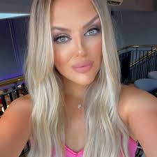 Jade Barlow's Instagram, Twitter & Facebook