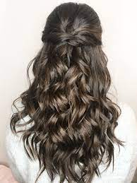 Textured Beachy Waves On Brunette Twisted Half Up Half Down Bridal Hairstyle On Location Bridal Hairst Simple Prom Hair Quince Hairstyles Wedding Hair Half