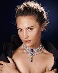 Veronica Forde's Instagram, Twitter & Facebook