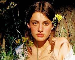 Yay my beautiful #cancerians it is our time of the year!! Understanding The Grace Of Cancer Woman Astrotalk Blog Online Astrology Consultation With Astrologer