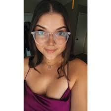 Amy Bee's Instagram, Twitter & Facebook