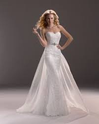 Una volta scelto l'abito da sposa, arriva il momento di pensare anche al look della. Abiti Da Sposa Magazzini D Amico Magazzinidamico Profilo Pinterest