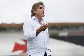 Ele será listado como um jogador entre outras, as estações de autocarro e suas estações. O Vasco Esta Sem Sorte Ricardo Sa Pinto Garante Eu Nao Saio Daqui Antes De Ela Vir Para O Nosso Lado Lance