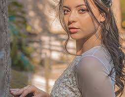 Lucy Farias's Instagram, Twitter & Facebook