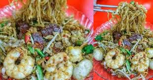 Kerana kuey teow goreng di sini dikatakan terlampau enak sampaikan ramai pelanggan ketagih dengannya. Kuey Teow Goreng Chinese Style Manis Udang Tu Yang Nikmat Pa Ma