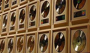 Or, platine et jusqu'en 2015, il était facile de décerner une certification. Disque D Or Platine Diamant Comment Obtenir La Certification Calcul Streaming Classement Jean Christian Michel 2021