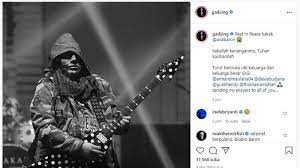 Sandy pas band dan vokalis gigi, armand maulana, saat itu meminta doa untuk. Uzumqw Vk34ybm