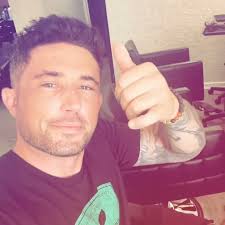 Thanks to @_katerene for giving @michaelraymusic a greatttttt haircut just  in time for @cma fest! 👌🏼🤩