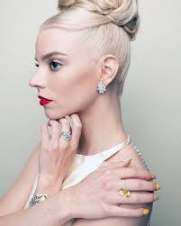 Bowen Yang's Tiffany & Co. brooch at 2021 Emmy awards Archives