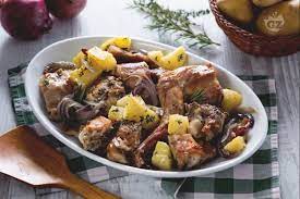 Coniglio con patate al forno. Ricetta Coniglio Al Forno La Ricetta Di Giallozafferano
