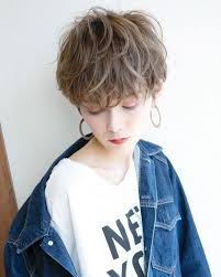 夏のショートヘアカラー 2020最新 大人に似合うおしゃれな髪色を一挙ご紹介 folk 髪 色 ショートヘア セット おしゃれ ヘア