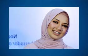Jej marka hidżabu „naelofar hijab jest sprzedawana w ponad 37 krajach, w tym w. Neelofa Age Height Weight Biography Net Worth In 2021 And More