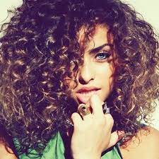 Girls With Pretty Curly Hair Tumblr Google Search Frisyrer