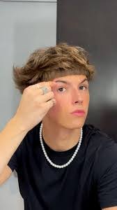 Edgar Vi's Instagram, Twitter & Facebook