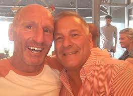 Walliese rugbyheld ontken hy het gewese kêrel met MIV besmet