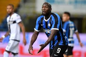 When bruce banner gets angry he romelu lukaku doesn't need to flush the toilet, he scares the s*** out of it! Romelu Lukaku Screams F Hell At Victor Moses During Inter Milan Win Daily Star