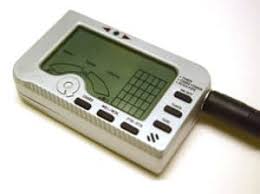 Wenn du ein elektronisches stimmgerät benutzt, halte es nahe genug an die gitarre, damit es den. Gitarre Stimmen Der Ultimative Guide Zum Gitarrensaiten Stimmen