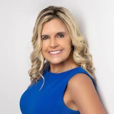 Sarah Lipp's Instagram, Twitter & Facebook