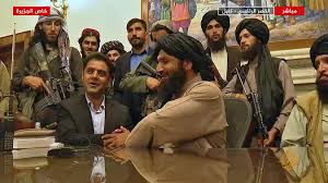 En afghanistan, les talibans poursuivent leur avancée implacable, conquérant lashkar gah après hérat et ghazni et les talibans ont annoncé jeudi s'emparer de hérat, troisième ville d'afghanistan. L4efqcfjzpvqom