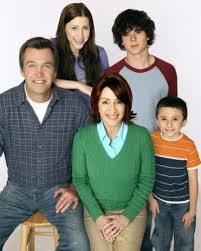 Frankie heck (patricia heaton, everybody loves raymond ) wearily runs a cluttered, chaotic household with her husband mike (neil flynn, scrubs ) and three unruly kids: Image Gallery For The Middle Tv Series Filmaffinity