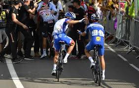 Nous avons eu droit à un acte exceptionnel aujourd'hui entre macon et. Tour De France 2019 Le Show Thibaut Pinot Et Julian Alaphilippe