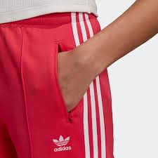It quickly became a legendary look in the street style world. Spodnie Damskie Adidas Primeblue Sst Track Pants Rozowe Gd2367 Sklep Adrenaline Pl