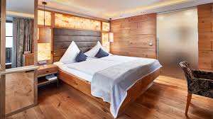 The alpenhotel zechmeisterlehen boasts a 1,000 m² wellness area featuring ayurvedic treatments and cosmetic services. Hotel Zechmeisterlehen Berchtesgaden Schonau Am Konigssee