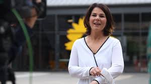 Annalena charlotte alma baerbock (* 15. Umfrage Klatsche Wie Sehr Fehler Von Annalena Baerbock Den Grunen Schaden Politik Inland Bild De