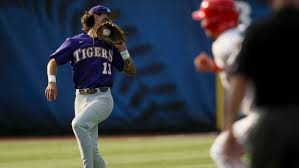 Games then start with regionals and continue on to super regionals before the college world series. Fsqmq Wxfcv40m
