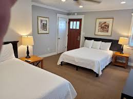 Coronado island inn has an outdoor pool and access to a nearby outdoor pool. Coronado Island Inn San Diego Updated 2021 Prices