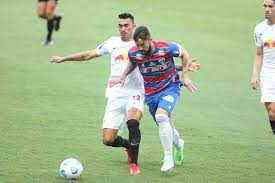 Wellington paulista (fortaleza ec) finalização com o pé direito do meio da área substituição red bull bragantino, entra em campo aderlan substituindo weverton. Pgaj3n0z4hitsm