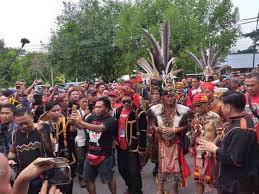 Suku kaum bajau adalah antara suku kaum pribumi terbesar yang ada di negeri sabah. Generasi Orang Asal Sabah Rumpun Dayak Original Sabahan