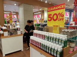 Prepare to step into a cloud of fragrance as you wander through aisles and aisles of body lotions, shower gels, fine fragrance mists, and eau de toilettes that will soothe and pamper you. Komtar Jbcc Bath Body Works Is On Sale Now Visit Facebook