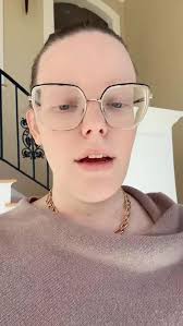 Good girl 😛 (Book is Hooked) and the sound is @authorskymason not mine 🤣