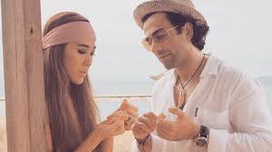 Jeremy thomas merupakan seorang aktor, model, sekaligus pembawa acara yang lahir pada 31 juli 1970 di pekanbaru. Biodata Jeremy Thomas Aktor Yang Kehilangan Tas Gucci Hingga Berlian Di Rumahnya Pembantu Menangis Halaman 3 Surya