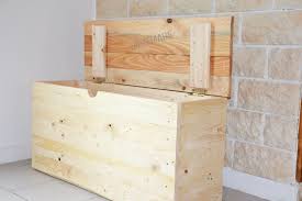 Fabriquer Coffre En Bois Rangement Venus Et Judes Choisissez ensuite le style de construction pour établir la liste des matériaux. fabriquer coffre en bois rangement