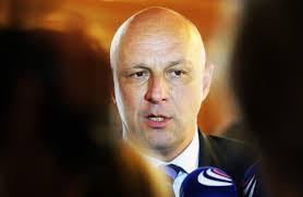 Exministr Julínek se soudí s nemocnicí. Nelíbí se mu, že dostal výpověď