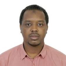 كيف تتعامل مع المدير الناقد في كل شيء والغير متعاون وبلا خبرات في نفس الوقت؟