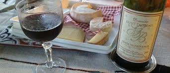 1.frisch entstandene rotweinflecken aus einem teppich entfernen. Rotweinflecken Entfernen Die Besten Tipps Weinkuriere De