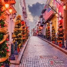 Santaclauseiscomingtotown Surely Through This Lane Walk Down The Beautiful Alleys Of Sanjuan Puertorico During C Winter Mornings Christmas Time Beautiful