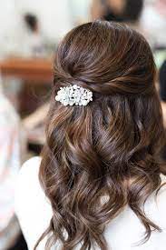 Wedding hairstyles for short hair present a ton of options. Hochzeitsfrisuren Halb Hoch Halb Runter Mit Schleier Mit Blumen Brauthaar Wedding Hairstyles For Long Hair Hair Styles Wedding Hairstyles Half Up Half Down