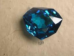 Diamant Bleu Reconstitution 1 Avec Images Pierres Et Cristaux Diamant Bleu Roche Et Mineraux