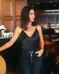 Defne samyeli yayın hayatında yüzlerce ödül kazandı. Defne Samyeli Den Cem Yilmaz Ve Serenay Sarikaya Aciklamasi Magazin Haberleri