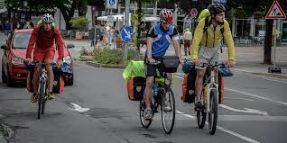Se interzice circulatia altor participanti la trafic pe pista pentru biciclete. Reguli De Circulatie Pentru Biciclisti Sfatul Liniadestart Ro