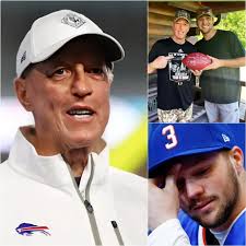 NFL BLOCKBUSTER: Legend Jim Kelly made a surprise appearance at the Bills'  training facility, tightly embracing Josh Allen amid the media storm  criticizing him for three consecutive turnovers, and then made a